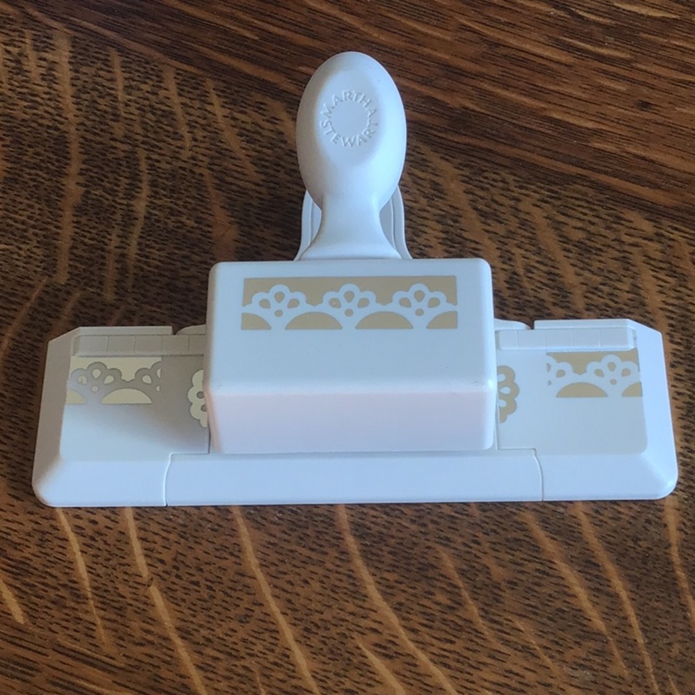 EK Success Martha Stewart Crafts Paper Punch Edge